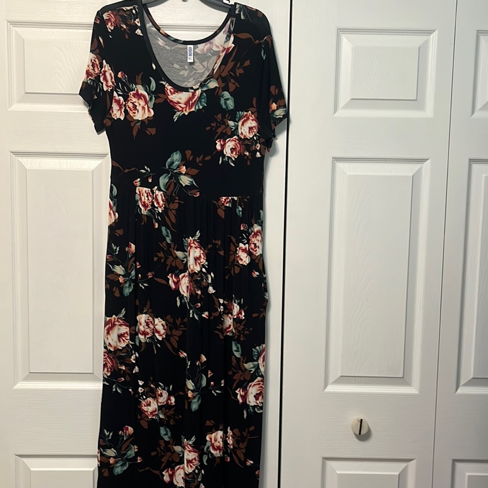 Floral maxi dress ⭐️